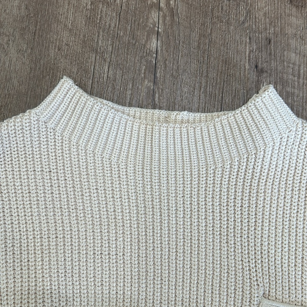 Women’s sweater size medium - Picture 3 of 5
